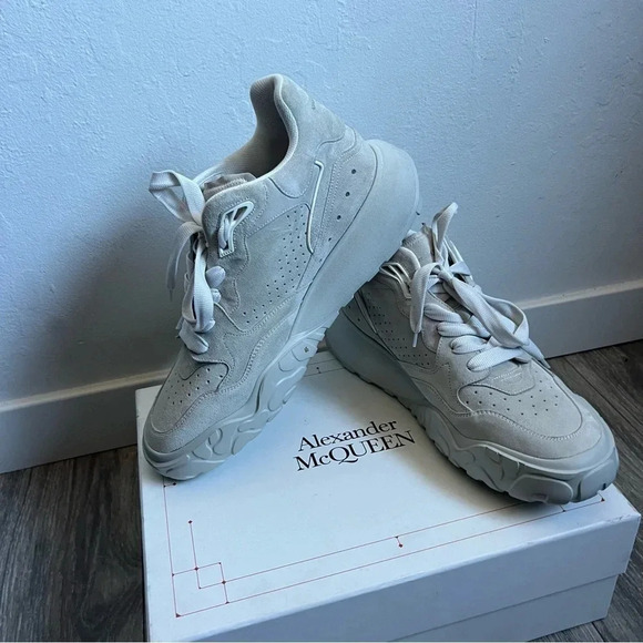 Alexander McQueen
Alexander Mcqueen Man's White Suede Leather Sneakers NIB - Picture 11 of 13